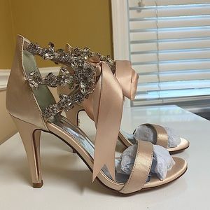 Blush Wedding Heels size 8.5 bow and gem